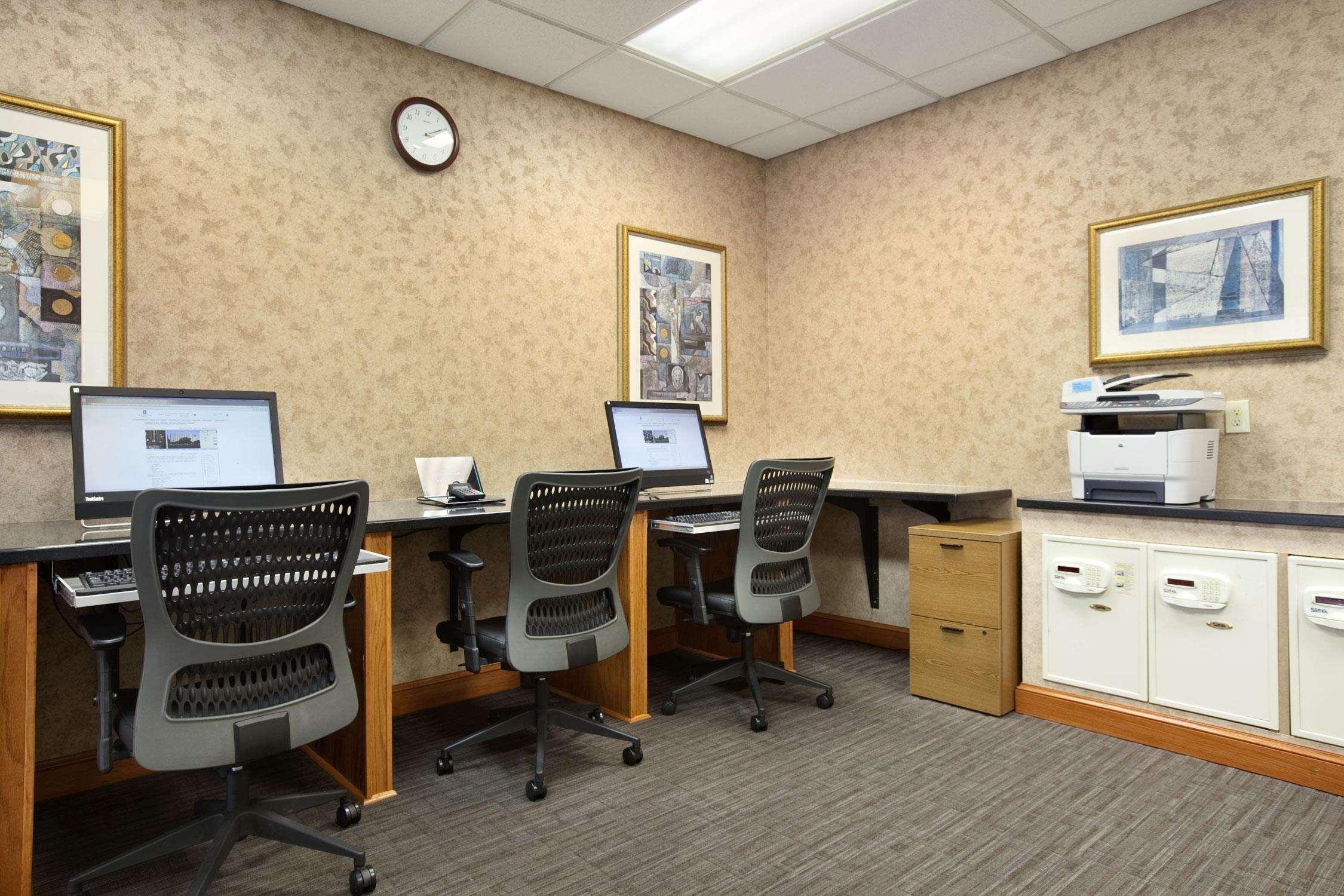 Embassy Suites By Hilton Raleigh Durham Research Triangle Cary Perniagaan gambar